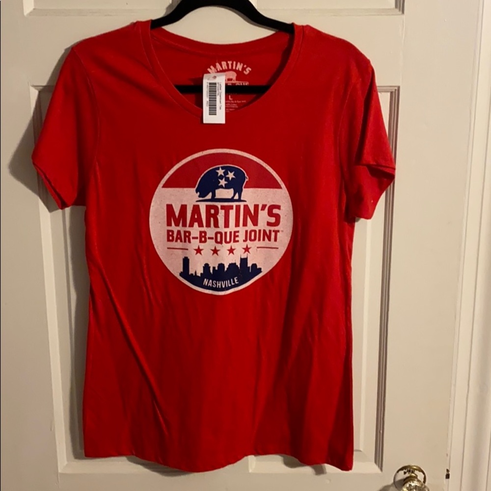 Martin’s BBQ Joint Nashville TN Red Tshirt Large